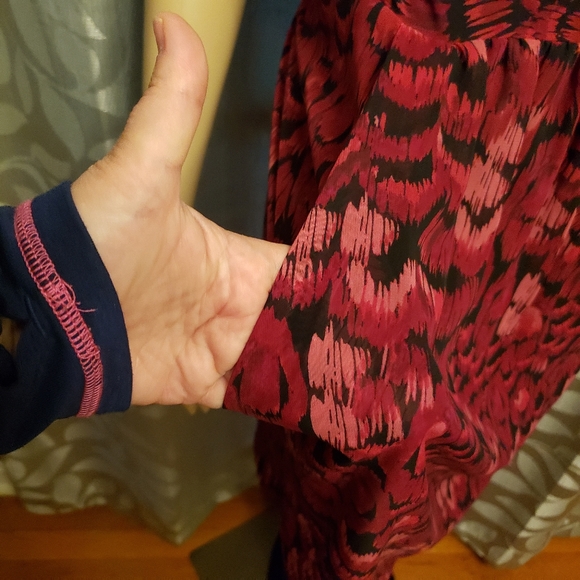 Sleeveless Maroon Pocket Dress - Picture 4 of 16